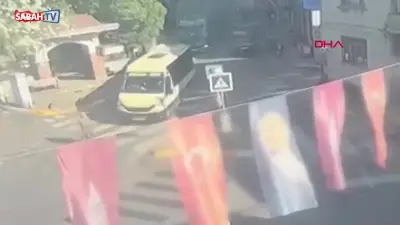 Beyoğlu'nda Minibüsün Çarptığı Yaya Hayatını Kaybetti: Kaza Anı Kamerada