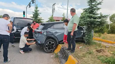 Bitlis'te Ambulans ile SUV Çarpıştı: 10 Yaralı