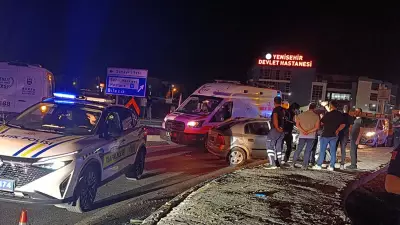 Bursa'da otomobil kaldırıma çarptı: 1 ölü, 1 yaralı