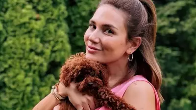 Buse Varol'un Annesi Birsen Özcan Güzelliğiyle Kızını Gölgede Bıraktı