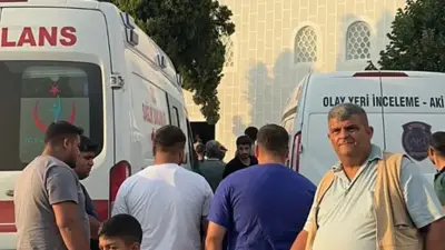 Cami inşaatında 2 işçi iskeleden düştü: 1 ölü, 1 yaralı
