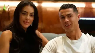 Cristiano Ronaldo, Özbekistan Galibiyeti Sonrası Georgina Rodriguez'le Aşk Pozu Paylaştı