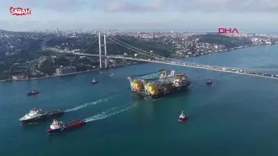 Dev vinç gemisi İstanbul Boğazı'ndan geçiyor! Boğaz gemi trafiğine kapatıldı