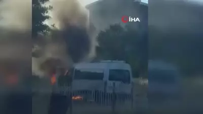 Diyarbakır'da Minibüs Alevlere Teslim Oldu, Küle Döndü