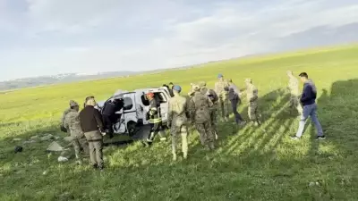 Erzurum'da feci kaza: Devrilen hafif ticari araçtaki 3 kişi öldü