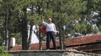 Eskişehir'de İnternet ve Telefon Çekmeyen Köy: Çatı ve Minareye Çıkıyorlar