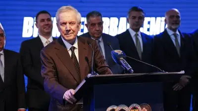 Fenerbahçe'de teknik direktör düğümü çözülüyor: Aykut Kocaman ve Dirk Kuyt dönemi