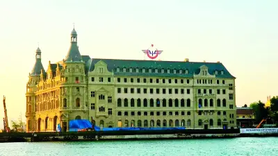 Haydarpaşa Garı'nın Tarihi Cepheleri Restore Edildi