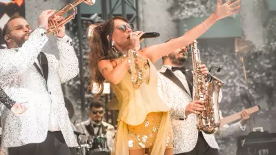 Işın Karaca Cuma İş Çıkışı Konserinde Müzikseverlerle Buluştu