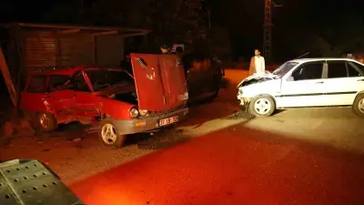 Kastamonu'da İki Otomobil Çarpıştı: 4'ü Çocuk 8 Yaralı