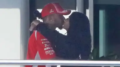 Kim Kardashian'dan Lewis Hamilton'a Monaco'da Öpücüklü Kutlama