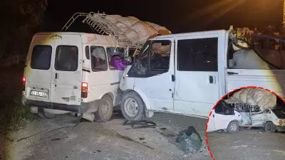 Konya Karapınar'da kamyonet ile minibüs çarpıştı: 7 yaralı