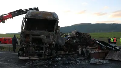 Lastik Patladı, Alev Alan TIR Hurdaya Döndü
