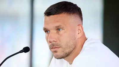 Lukas Podolski Fenerbahçe eşleşmesi sonrası emeklilik kararını değiştirdi!