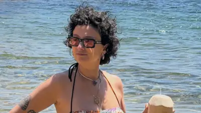 Melike Şahin'in Karnı Burnunda Tatil Pozları Sosyal Medyada Beğeni Yağmuruna Tutuldu