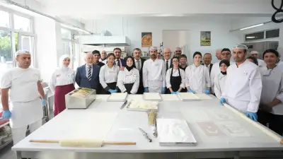 Meslek Lisesinde Baklava Dersi: Geleneksel Tatlı Okul Sıralarında