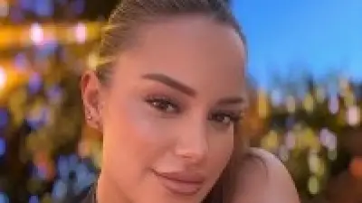 Otomotiv fabrikasında elektrikli otomobil işçilere çarptı: 3 yaralı