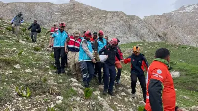 Pülümür'de bacağını kıran kişi 5 saatlik kurtarma operasyonuyla hastaneye kaldırıldı