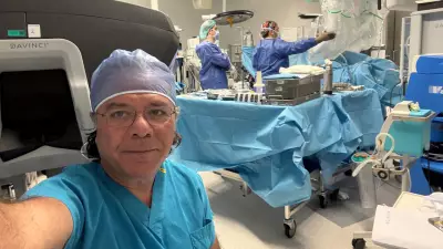 Prof. Dr. Oktar Asoğlu, İngiltere'de canlı robotik kanser ameliyatı yapacak