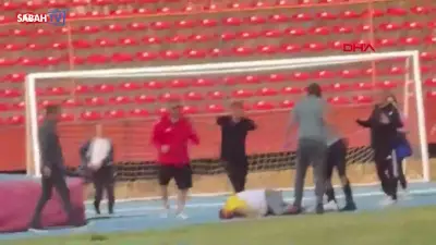 Öğretmenin ağabeyi, eski eşini stadyumda dövdü! O anlar kamerada