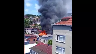 Sarıyer'de kaynak çalışması yangını: Çatı alev alev yandı
