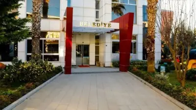 Seferihisar ve Balçova Belediyeleri'ne Yolsuzluk Operasyonu: 2 Başkan Gözaltında