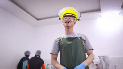 Senegalli Albinolar TİKA ile Kendi Güneş Kremlerini Üretiyor