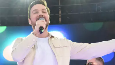 Sinan Akçıl, 14 dikişe rağmen Sıfır Atık Forumu'nda sahne aldı