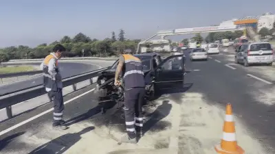 İstanbul Büyükçekmece'de zincirleme kaza: 2 servis minibüsü ve otomobil çarpıştı, 4 yaralı