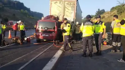 İstanbul'da feci kaza: 1'i bebek 3 kişi hayatını kaybetti