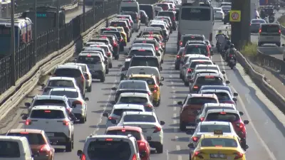 İstanbul'da Haftanın İlk İş Günü Trafik Yoğunluğu Yüzde 67'ye Ulaştı