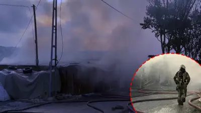 Sultangazi'de plastik depoda yangın paniği