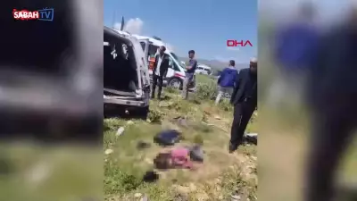 Van'da feci kaza: İki otomobil çarpıştı, 4 ölü 2 yaralı