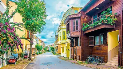 Yazar ve Şairlerin Peşinde Edebiyat Rotası: İstanbul ve Kahramanmaraş