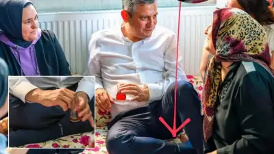 Özgür Özel'in çorabındaki detay dikkat çekti