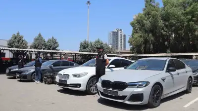 İzmir'de 8 Şüpheliye Çalıntı Araç Operasyonu: 14 Lüks Otomobil Ele Geçirildi