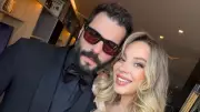 Akın Akınözü ve Sevgilisi Melis Uzunoğlu'ndan Bağ Evinde Romantik Kare
