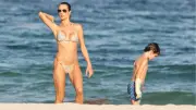 Alessandra Ambrosio Miami'de Ailesiyle Tatilde Görüntülendi