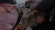 Amasya'da kötü koku sonrası girilen evden 1 ton atık çıkarıldı