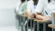 Avrupa'da radikal karar: Dijital eğitim bitiyor, kağıt ve kaleme dönüş başladı