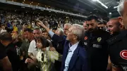 Beşiktaş'tan Fenerbahçe Başkanı Aziz Yıldırım'a Tebrik Mesajı