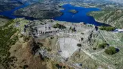 Bergama Akropolis'inde Tarih ve Modern Yaşam Aynı Manzarada Buluşuyor