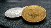 Bitcoin zirveden yarı yarıya düştü: Yatırımcı alternatiflere koştu