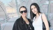 Ebru Akel ve Bensu Küçükakar Alışverişte