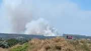 Çeşme'de çöplük yangını makilik alana sıçradı, kontrol altına alındı