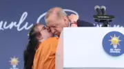 Erdoğan'a down sendromlu hayranından sevgi seli: Dakikalarca sarıldı