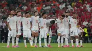 Fas, Hollanda'yı penaltılarla 3-2 yenip son 16'ya yükseldi, dua ve secdeyle kutladı