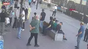 Fatih'te 6 yaşındaki çocuk raylara düşüp tramvayın altında kaldı
