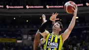 Fenerbahçe Beko, Efes karşısında 17 sayı geriden gelip kazandı