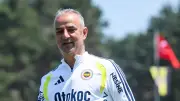 Fenerbahçe'de eski yıldız geri dönüyor! İsmail Kartal'dan onay çıktı